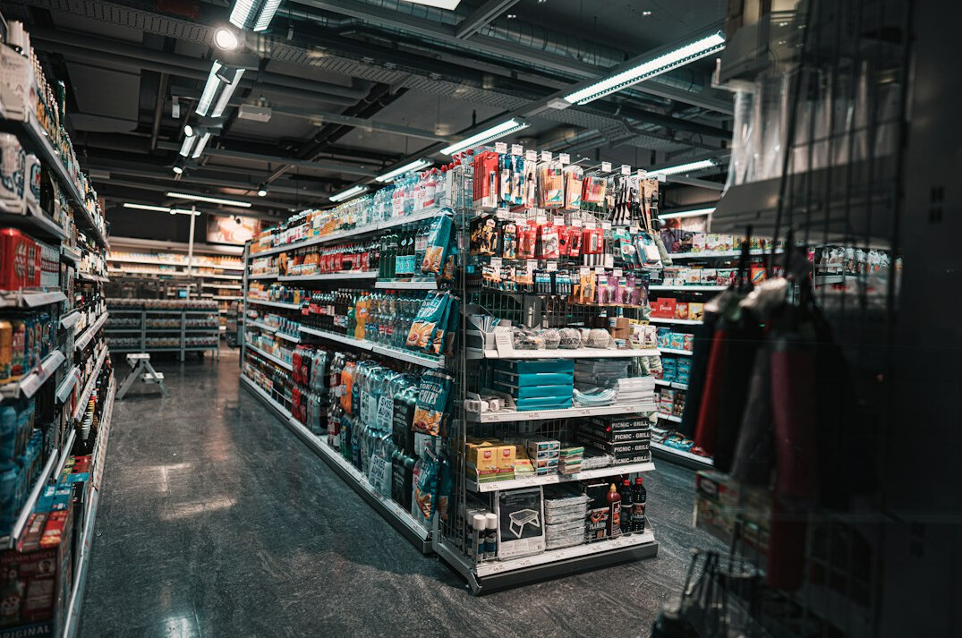 retail security expert in store