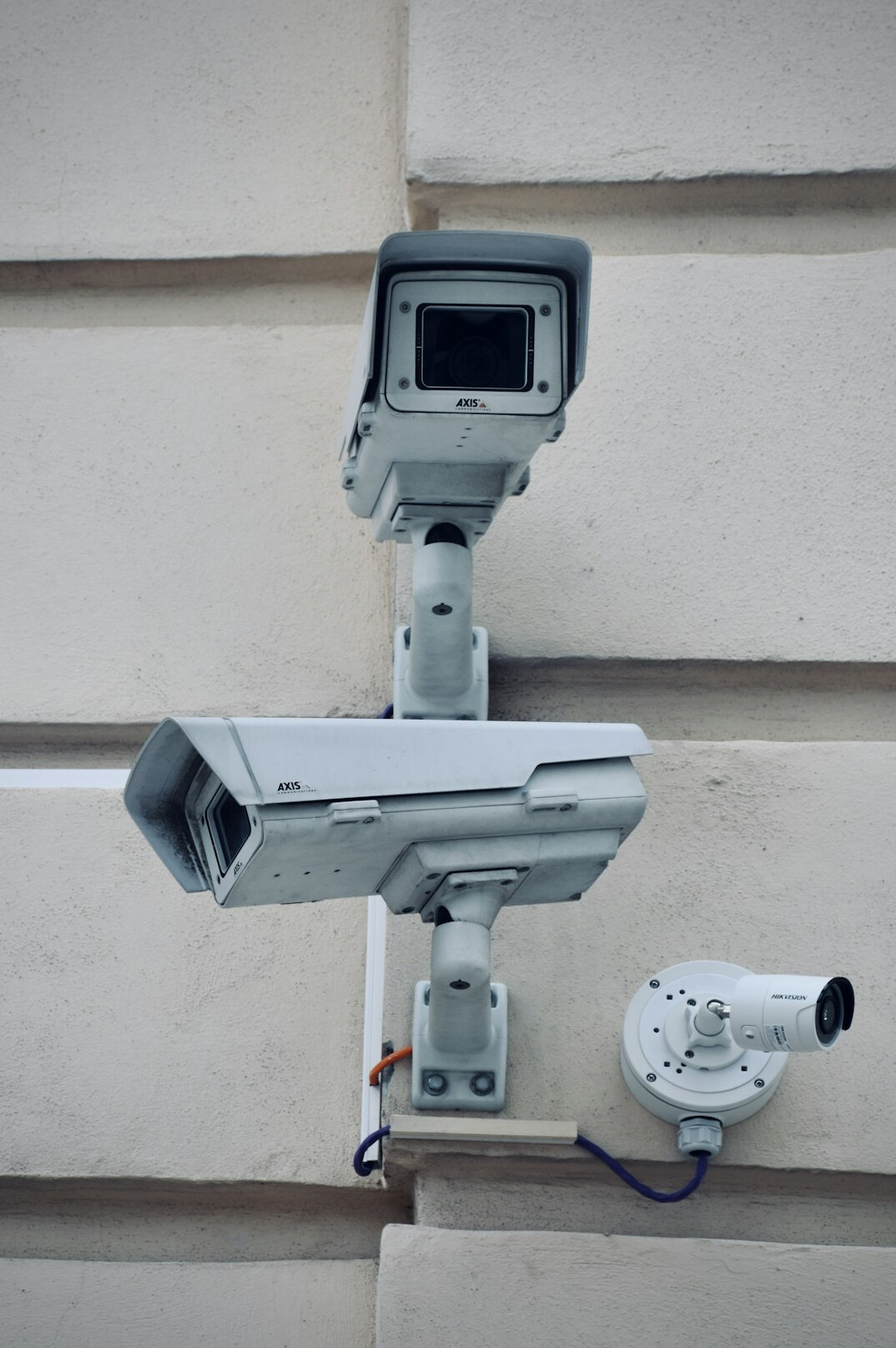 store detective monitoring aisle