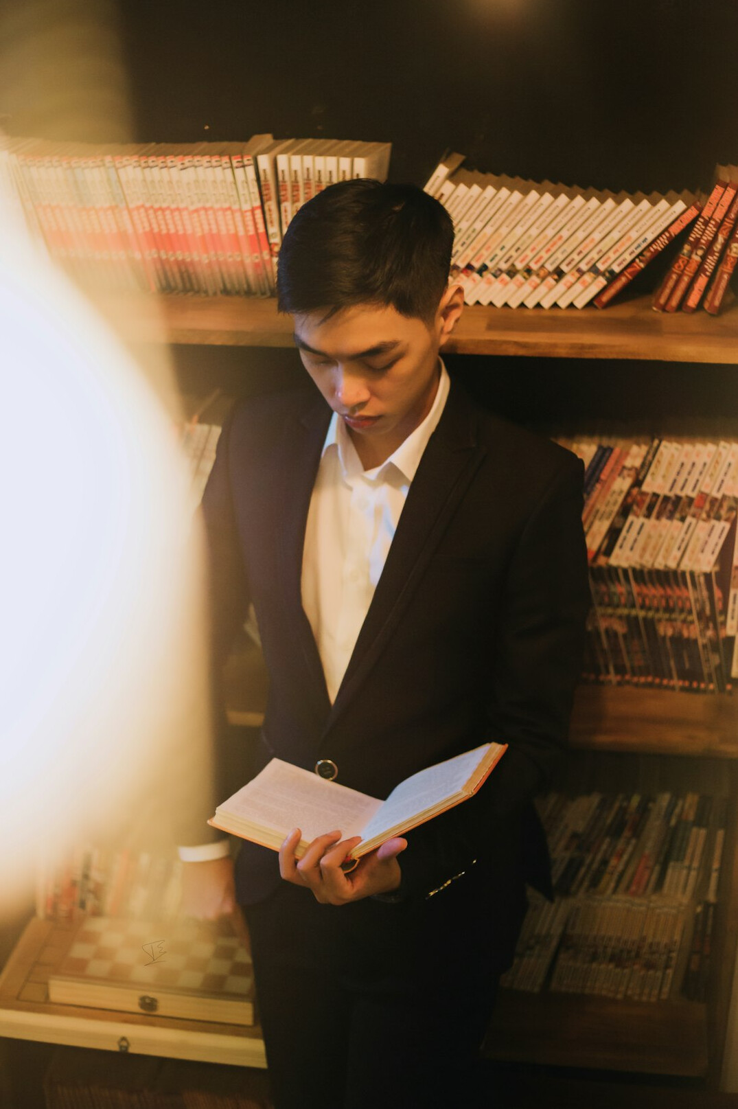 detective reviewing notes